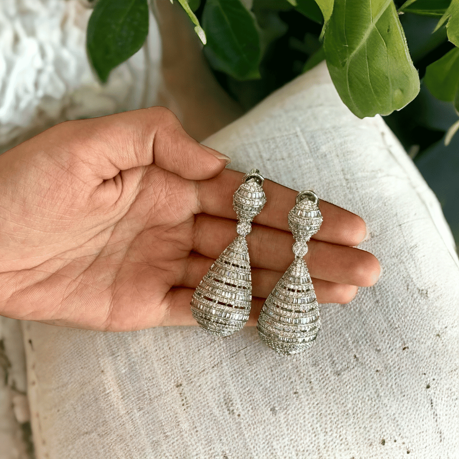 Silver Finished Diamond Danglers - Juwelen