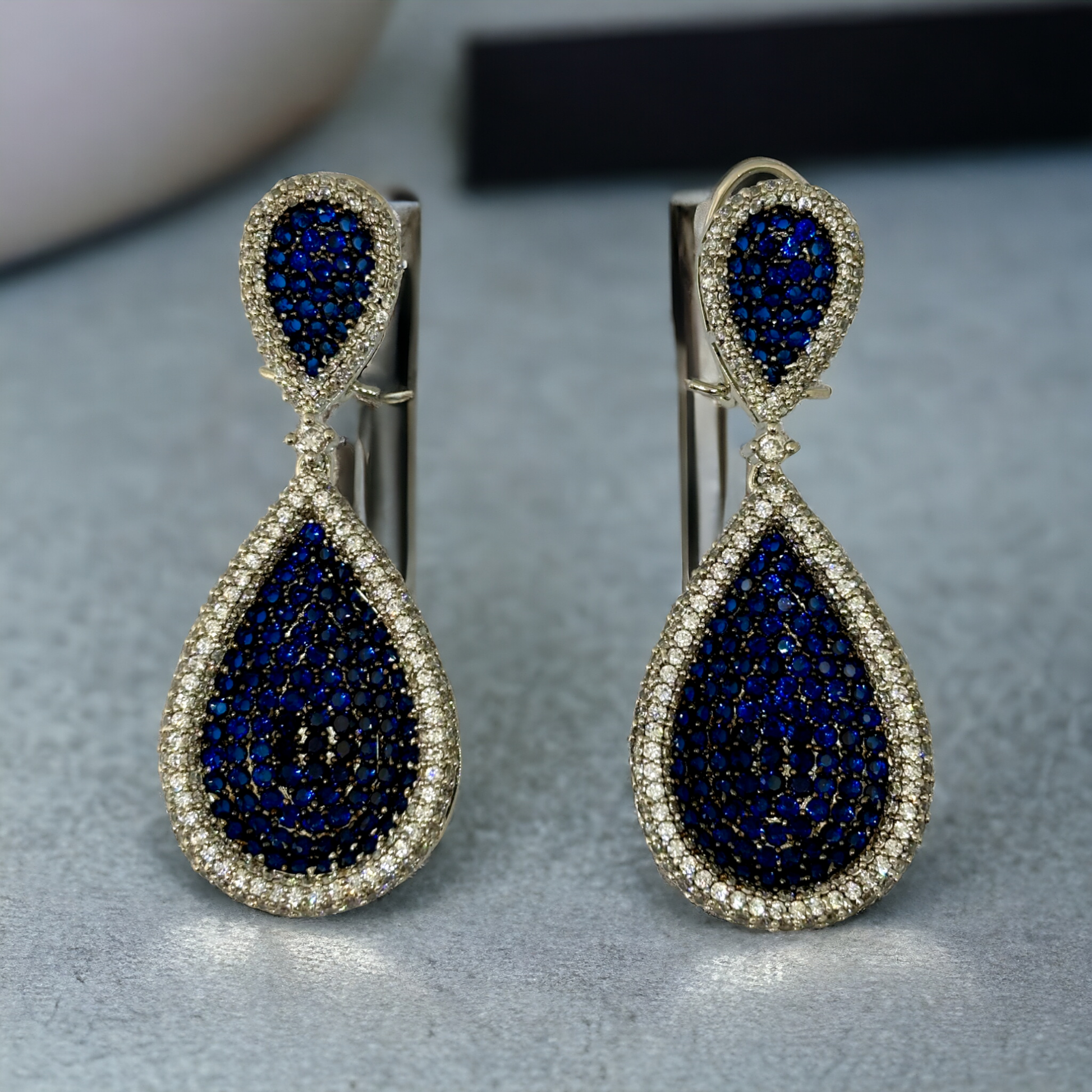 Royal Blue Zircon Danglers - Juwelen