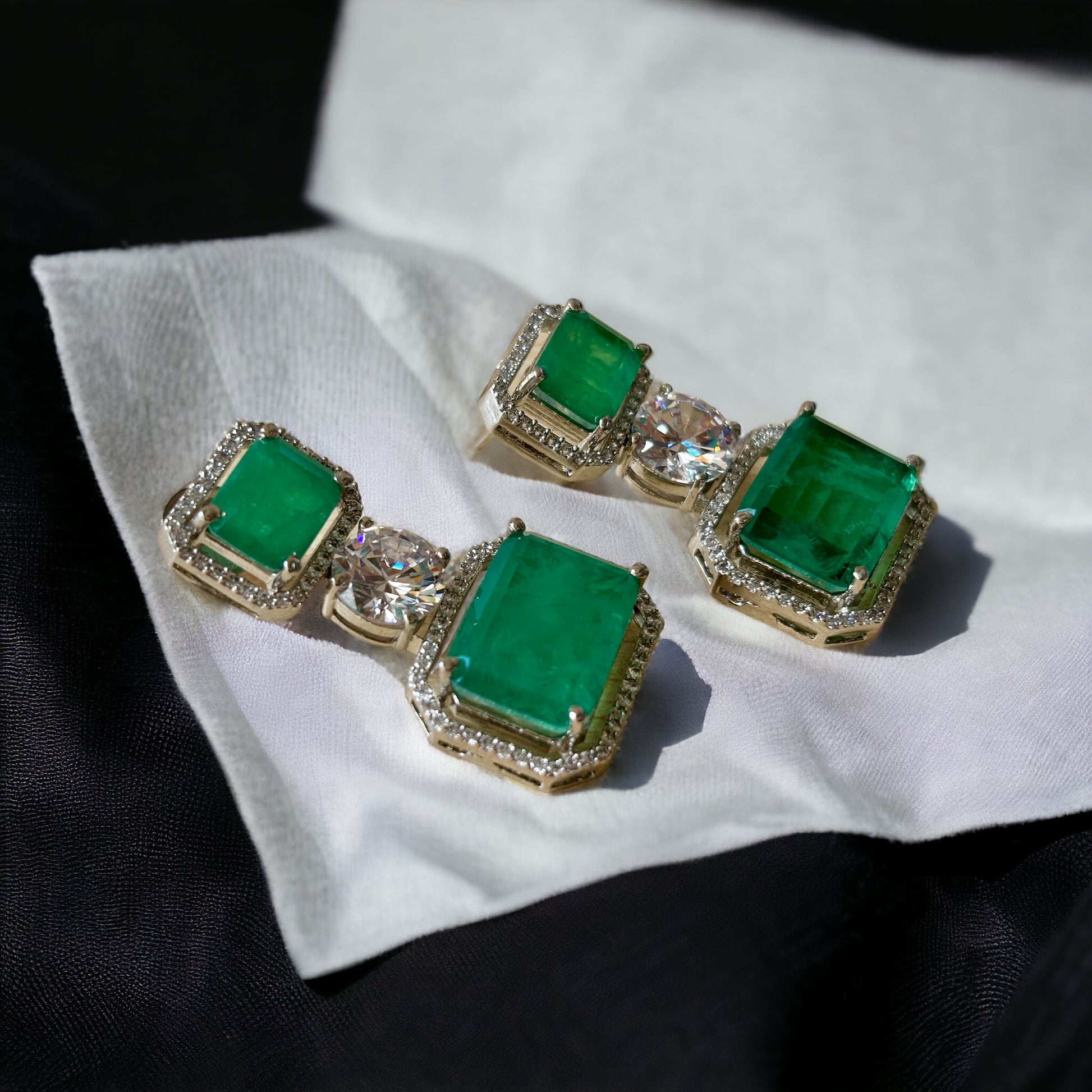 Emerald Green Doublets with Diamonds - Juwelen