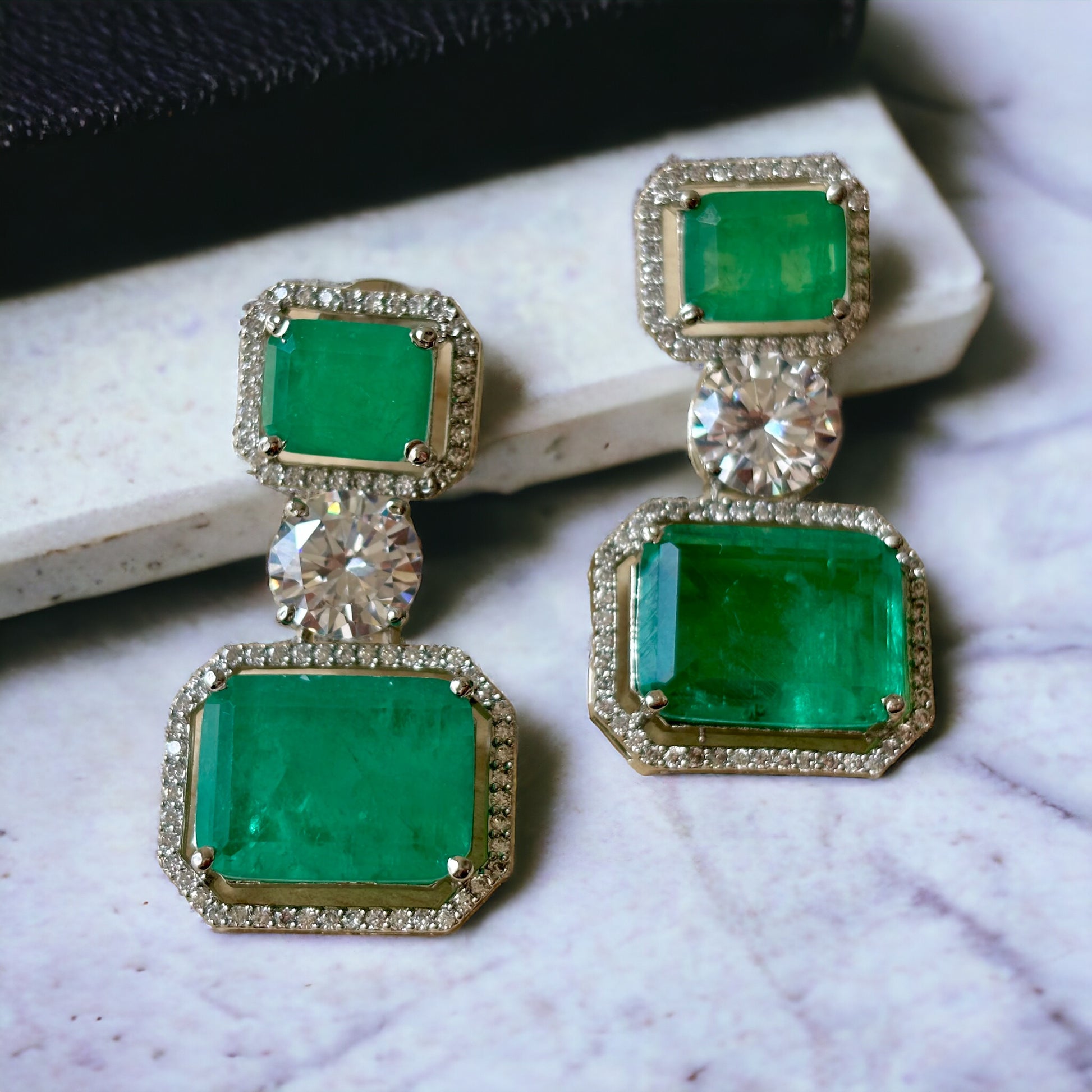 Emerald Green Doublets with Diamonds - Juwelen