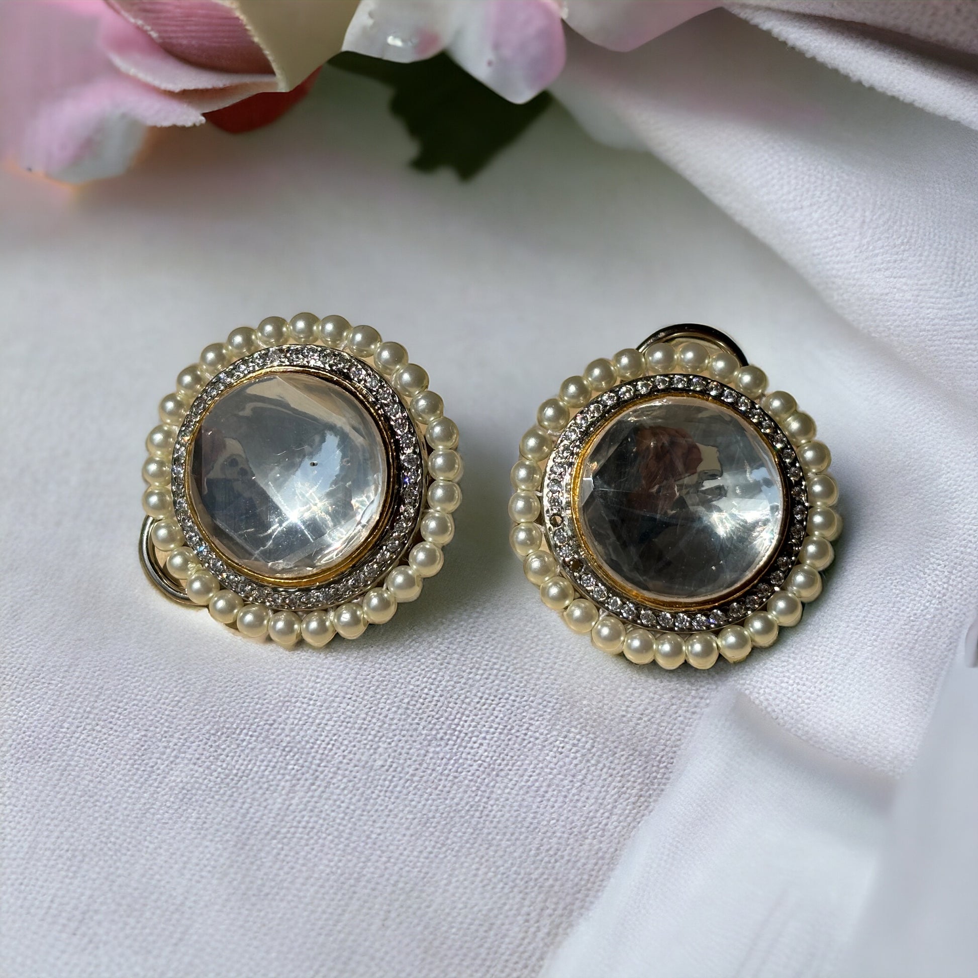 Round Polki studs with pearls - Juwelen