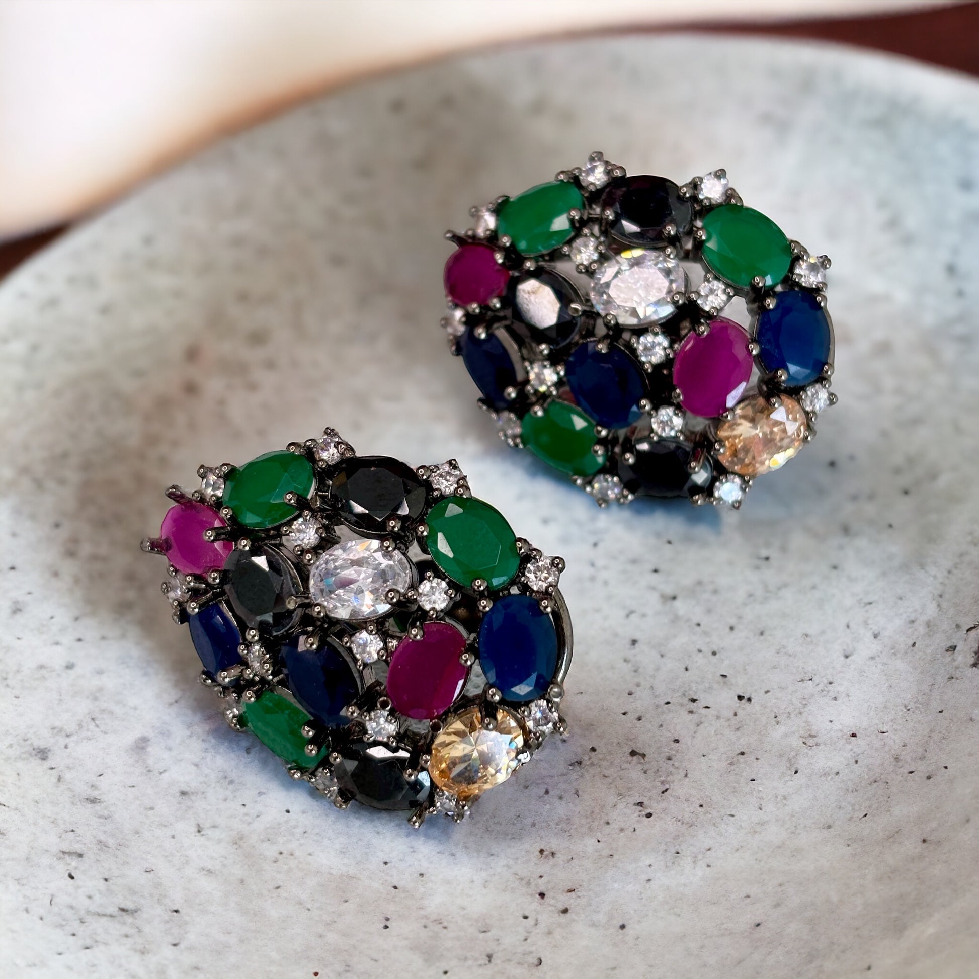 Multi-Coloured Oxidised Studs - Juwelen