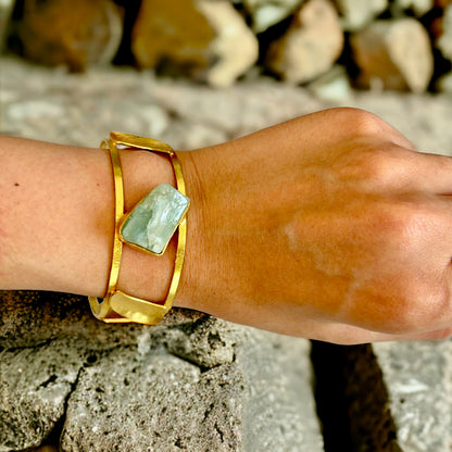 Adjustable Gold- Plated Bracelet with pastel green stone